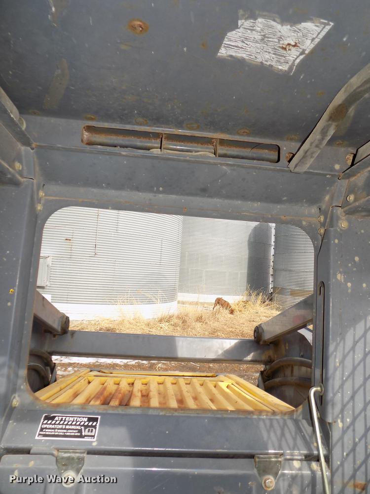 image for item DE7594 2001 New Holland LS180 skid steer