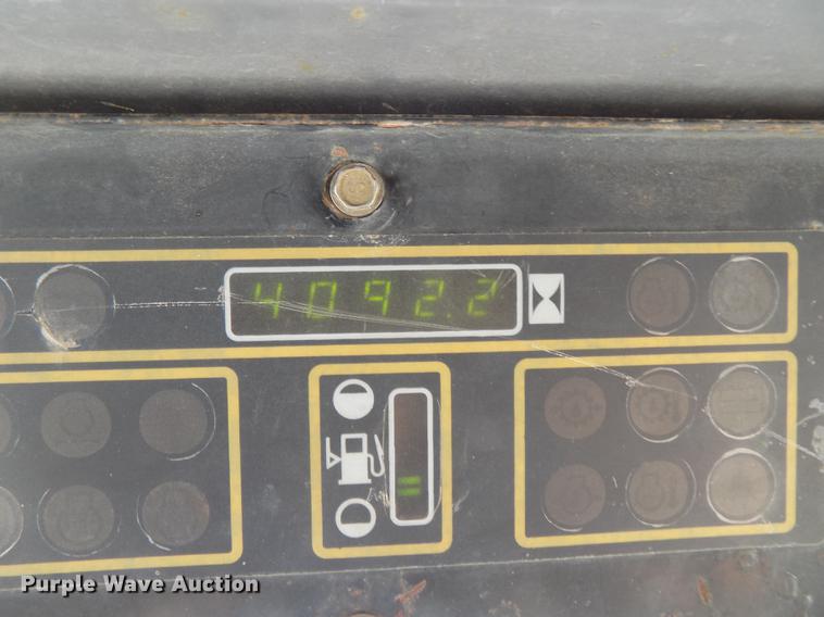 image for item DE7594 2001 New Holland LS180 skid steer