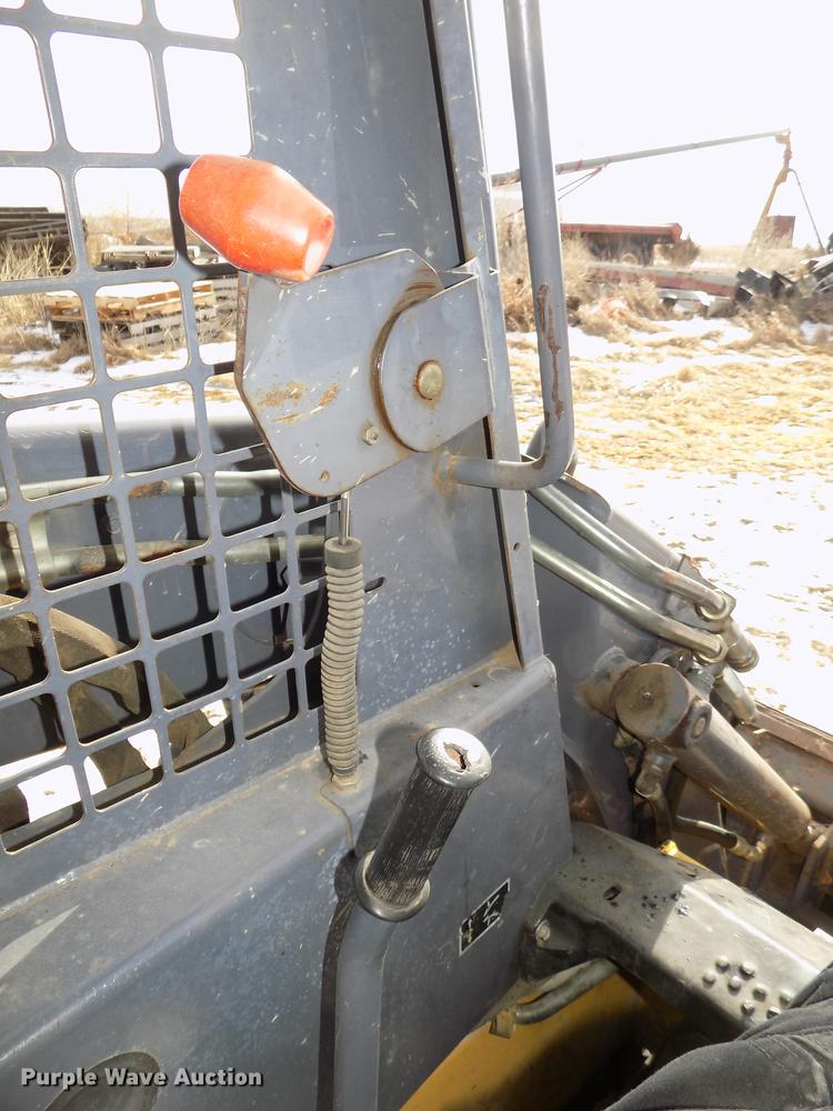 image for item DE7594 2001 New Holland LS180 skid steer