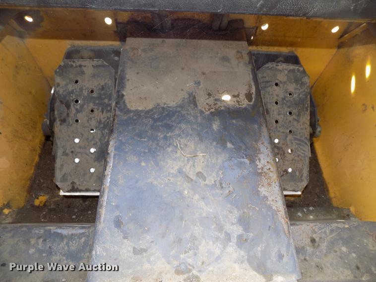 image for item DE7594 2001 New Holland LS180 skid steer