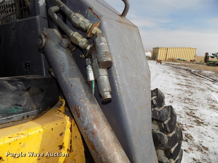 image for item DE7594 2001 New Holland LS180 skid steer