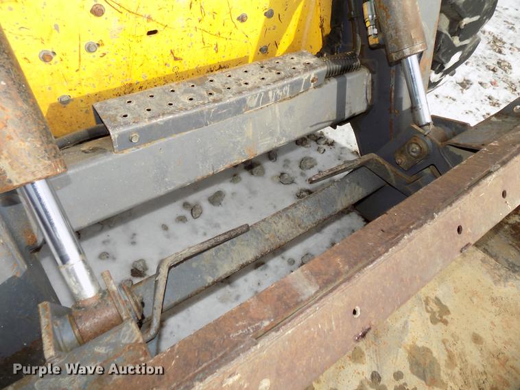 image for item DE7594 2001 New Holland LS180 skid steer