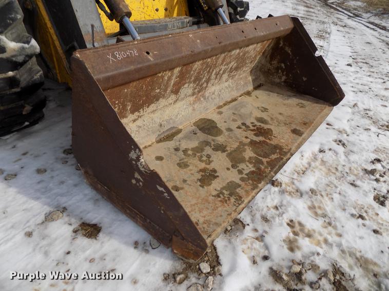 image for item DE7594 2001 New Holland LS180 skid steer