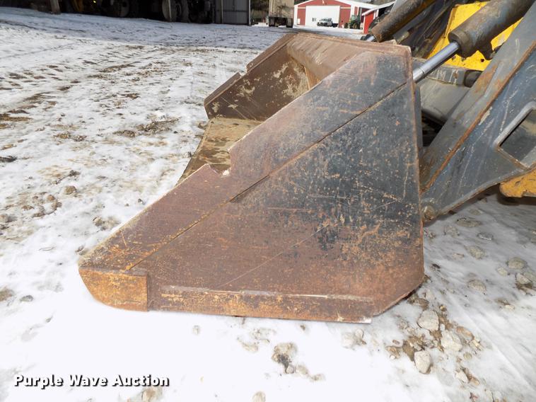 image for item DE7594 2001 New Holland LS180 skid steer