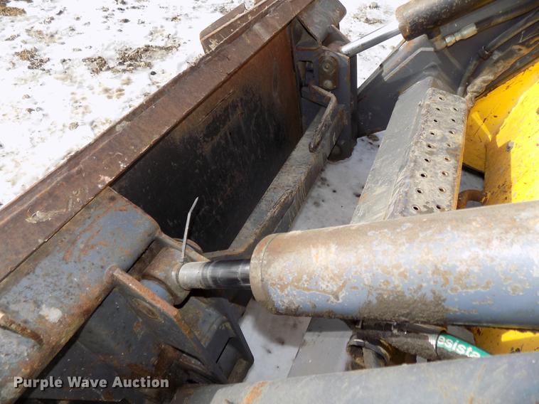 image for item DE7594 2001 New Holland LS180 skid steer