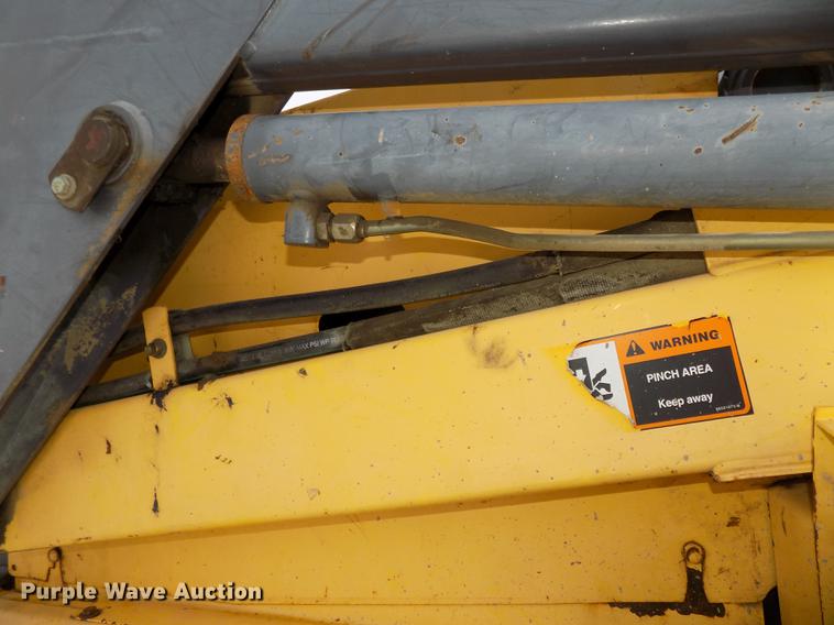 image for item DE7594 2001 New Holland LS180 skid steer