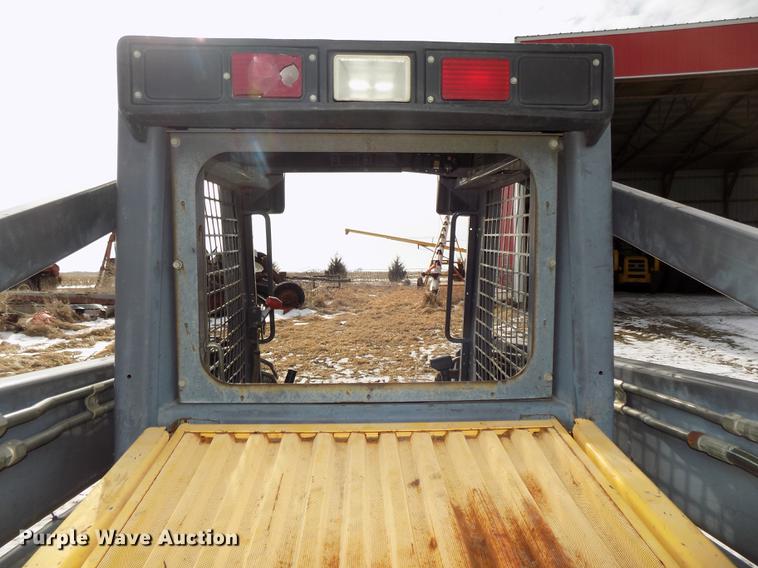 image for item DE7594 2001 New Holland LS180 skid steer