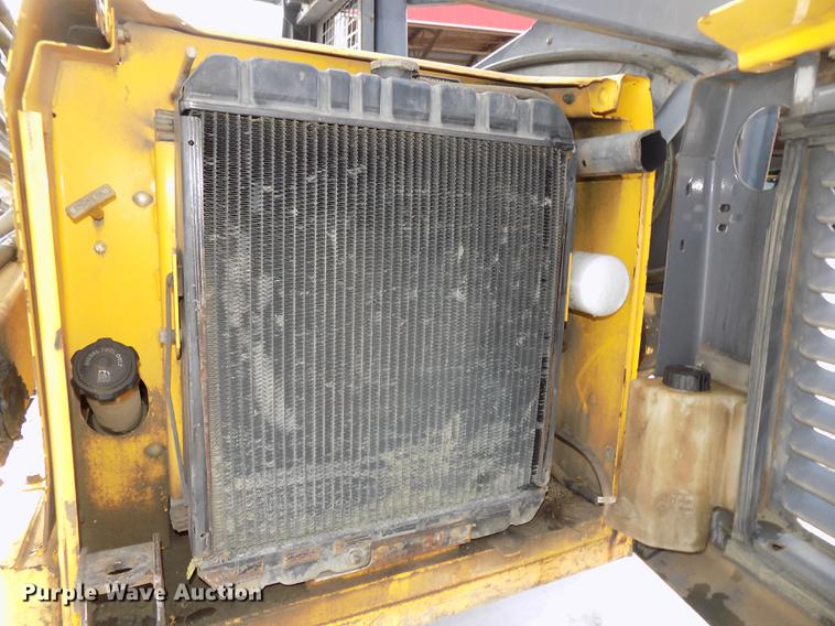 image for item DE7594 2001 New Holland LS180 skid steer