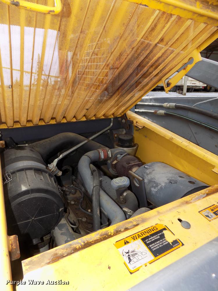 image for item DE7594 2001 New Holland LS180 skid steer