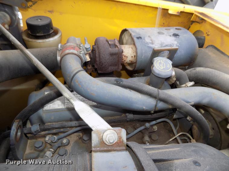 image for item DE7594 2001 New Holland LS180 skid steer