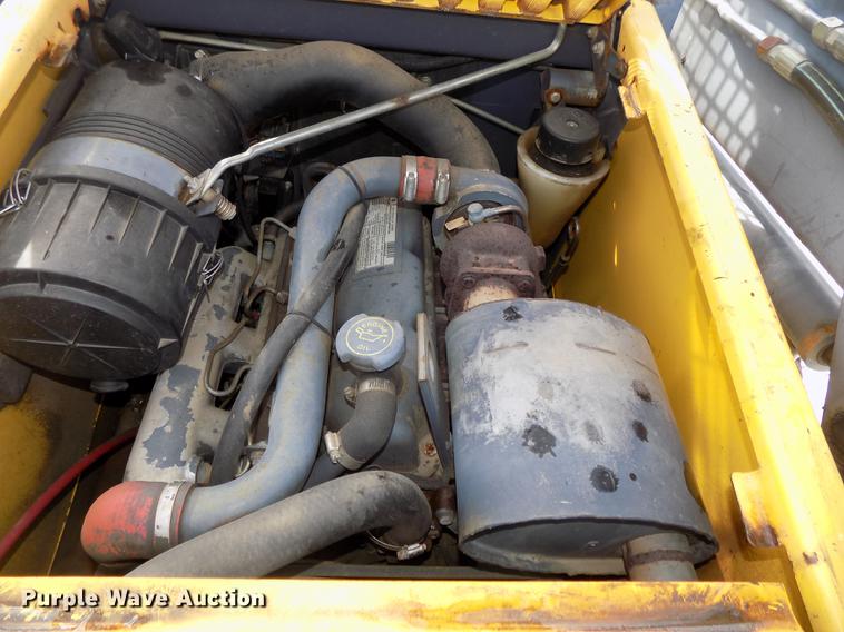 image for item DE7594 2001 New Holland LS180 skid steer