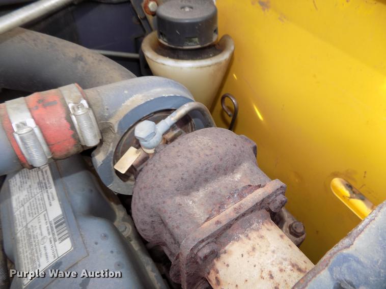 image for item DE7594 2001 New Holland LS180 skid steer