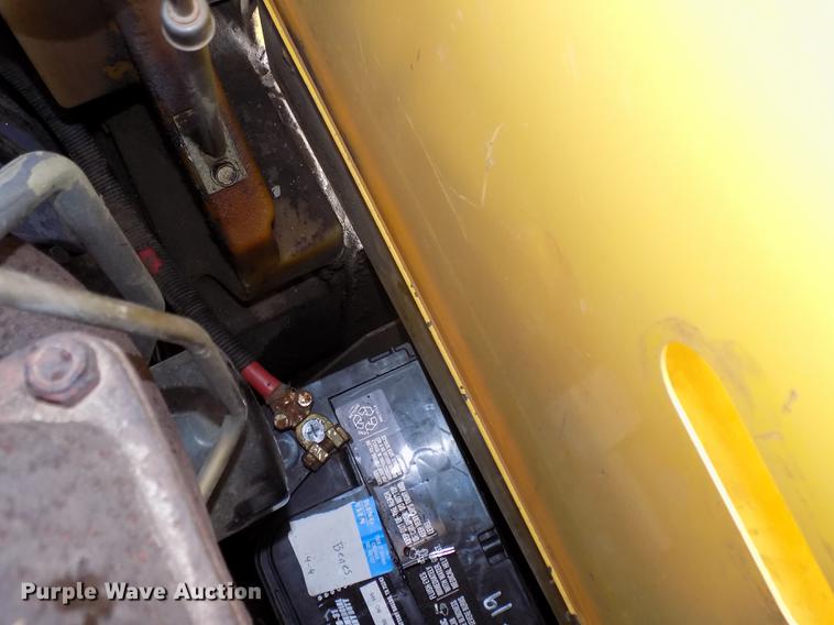 image for item DE7594 2001 New Holland LS180 skid steer