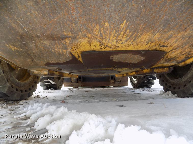 image for item DE7594 2001 New Holland LS180 skid steer