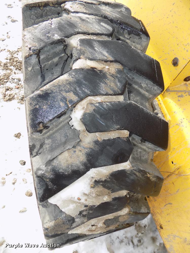 image for item DE7594 2001 New Holland LS180 skid steer