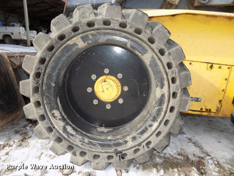 image for item DE7594 2001 New Holland LS180 skid steer