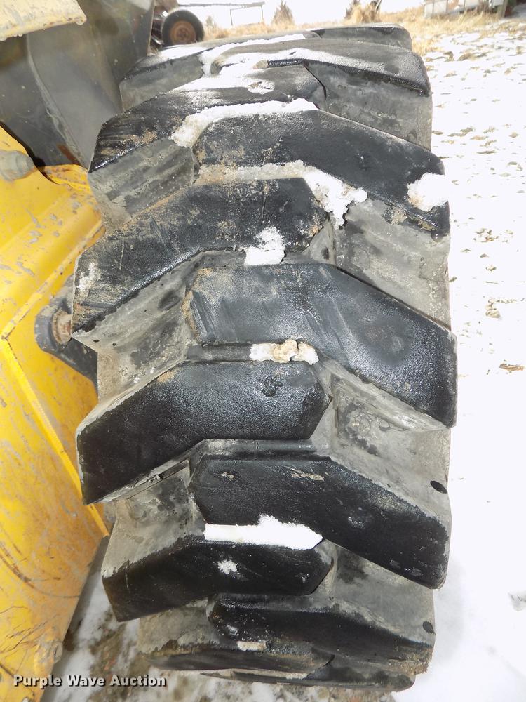 image for item DE7594 2001 New Holland LS180 skid steer