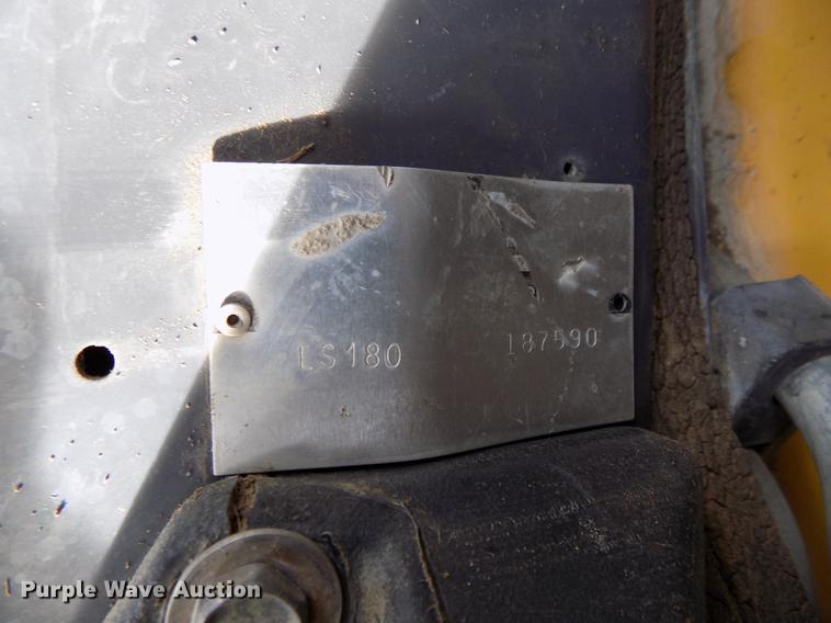 image for item DE7594 2001 New Holland LS180 skid steer