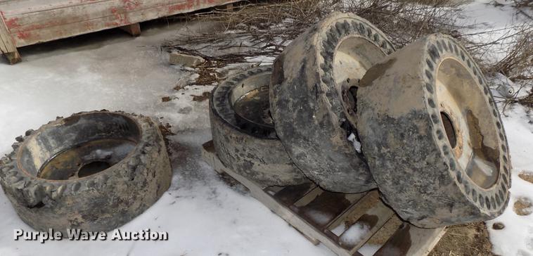 image for item DE7594 2001 New Holland LS180 skid steer