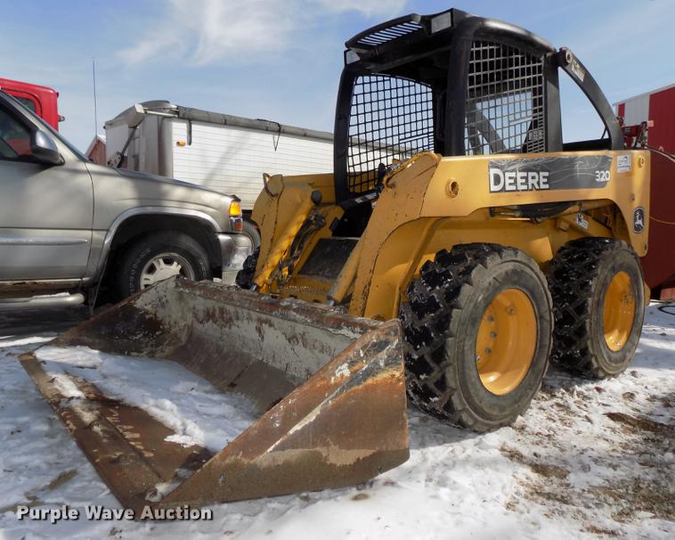 image for item DE7595 2005 John Deere 320 skid steer