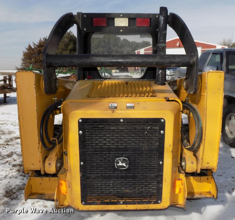 image for item DE7595 2005 John Deere 320 skid steer