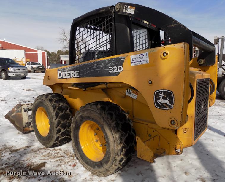 image for item DE7595 2005 John Deere 320 skid steer