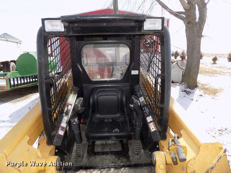 image for item DE7595 2005 John Deere 320 skid steer