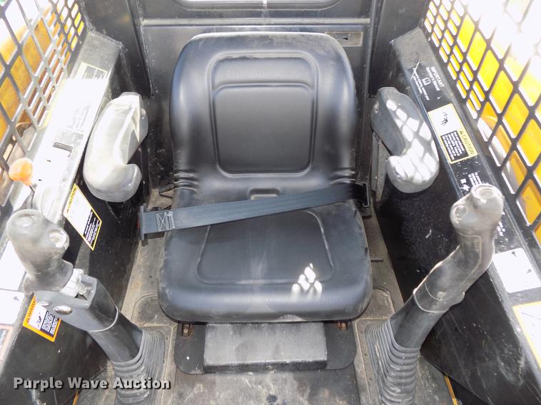 image for item DE7595 2005 John Deere 320 skid steer