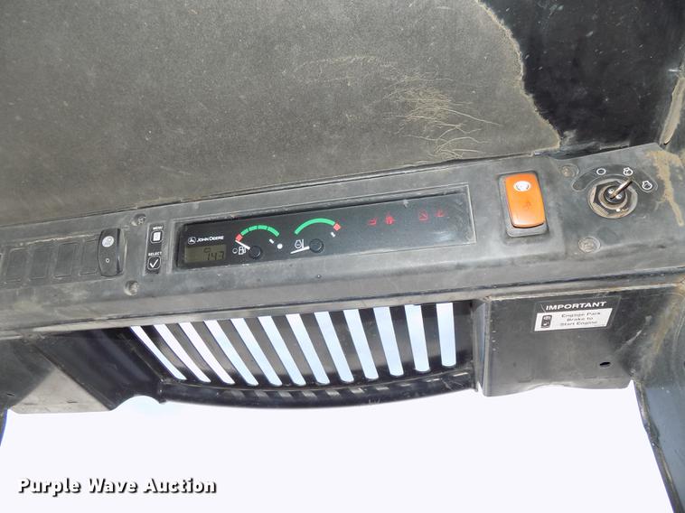 image for item DE7595 2005 John Deere 320 skid steer