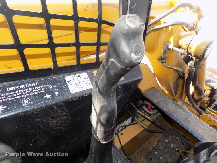 image for item DE7595 2005 John Deere 320 skid steer
