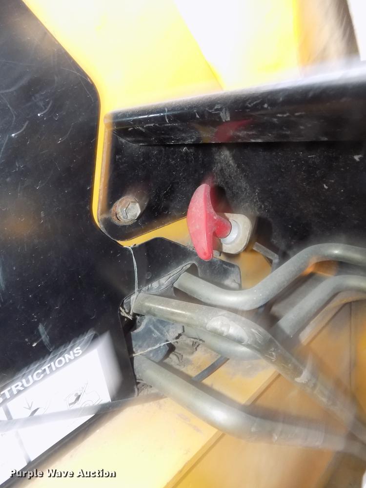 image for item DE7595 2005 John Deere 320 skid steer