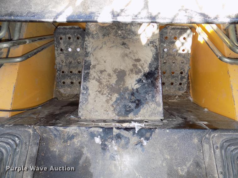 image for item DE7595 2005 John Deere 320 skid steer