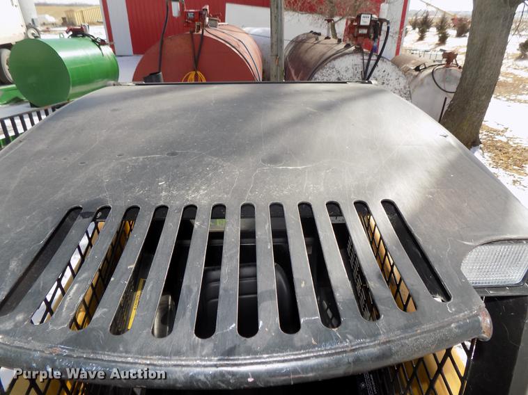 image for item DE7595 2005 John Deere 320 skid steer