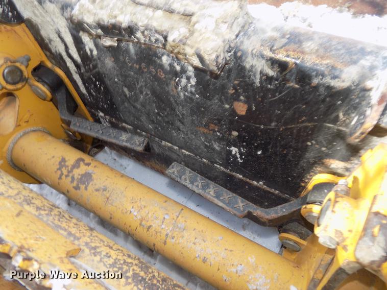 image for item DE7595 2005 John Deere 320 skid steer