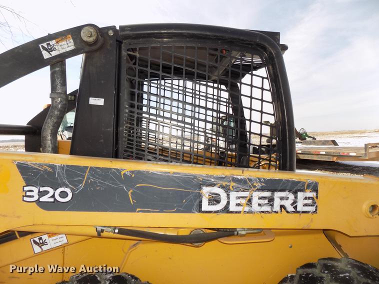 image for item DE7595 2005 John Deere 320 skid steer