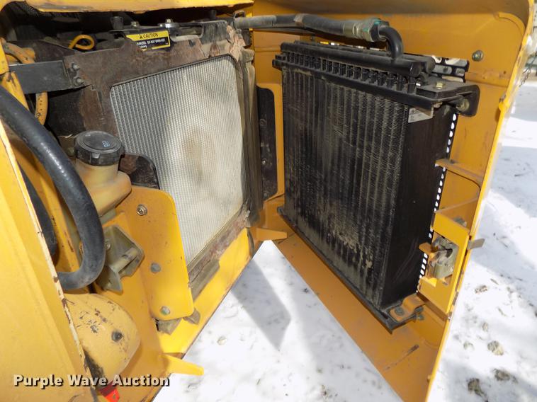 image for item DE7595 2005 John Deere 320 skid steer