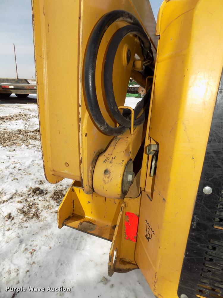 image for item DE7595 2005 John Deere 320 skid steer