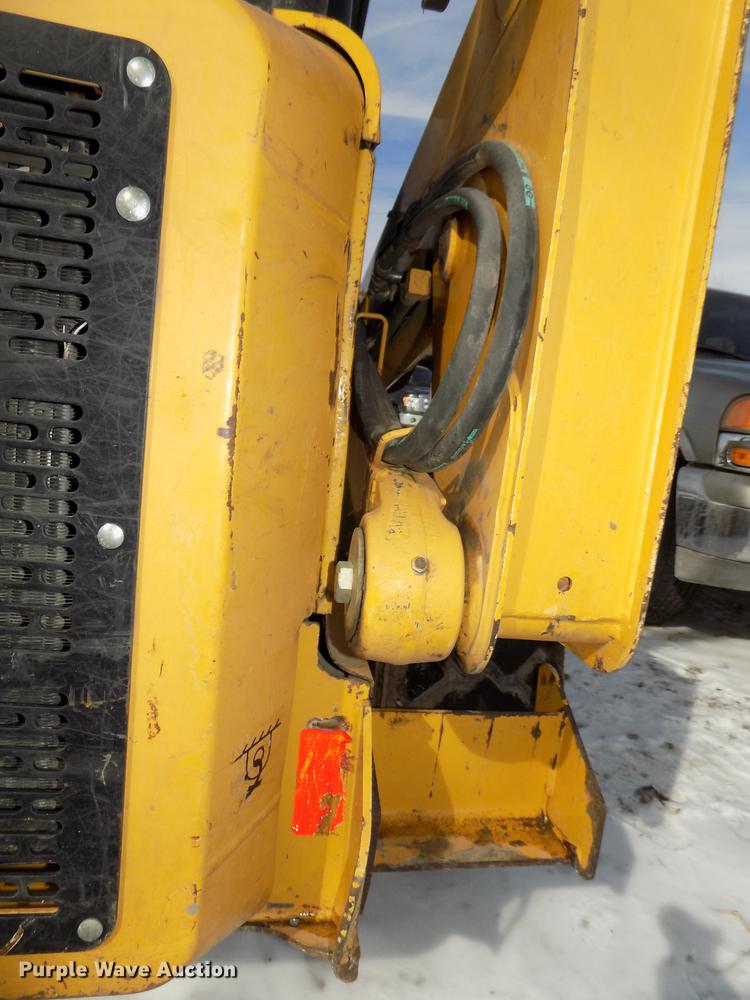 image for item DE7595 2005 John Deere 320 skid steer