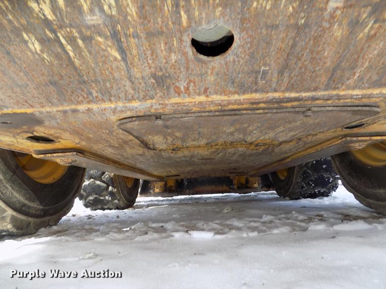 image for item DE7595 2005 John Deere 320 skid steer