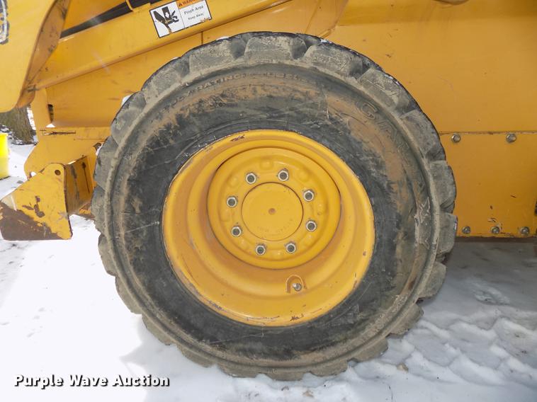 image for item DE7595 2005 John Deere 320 skid steer