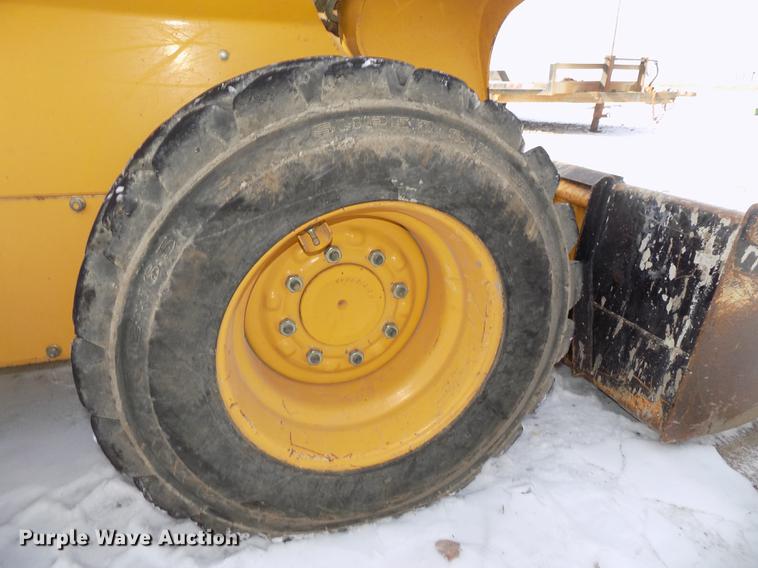 image for item DE7595 2005 John Deere 320 skid steer