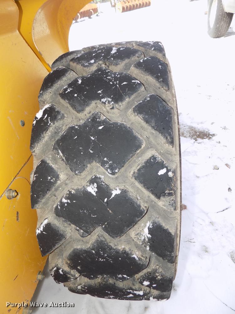 image for item DE7595 2005 John Deere 320 skid steer