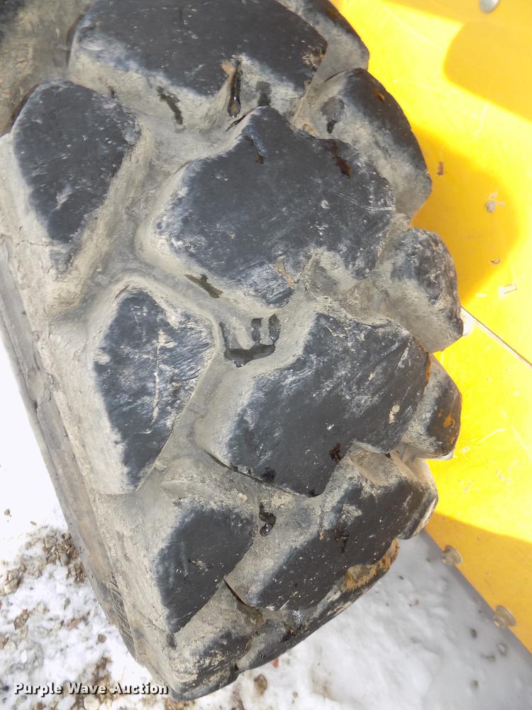 image for item DE7595 2005 John Deere 320 skid steer