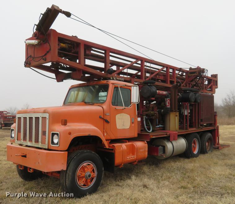 image for item DE8800 1979 International F2574 drilling rig truck