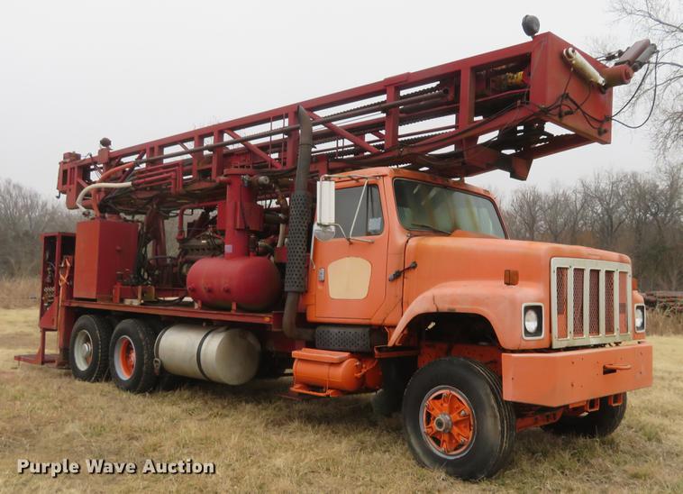 image for item DE8800 1979 International F2574 drilling rig truck