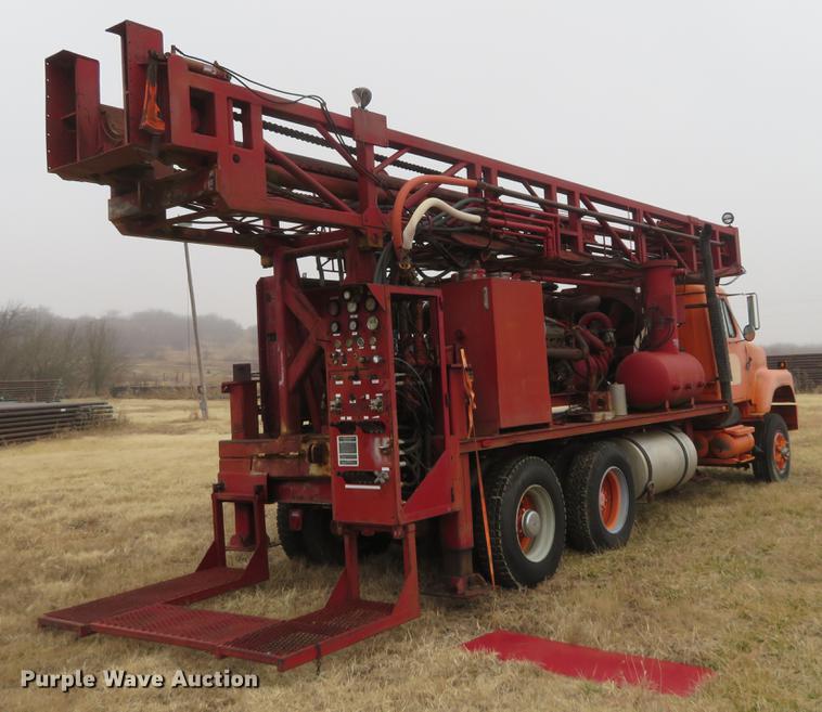 image for item DE8800 1979 International F2574 drilling rig truck