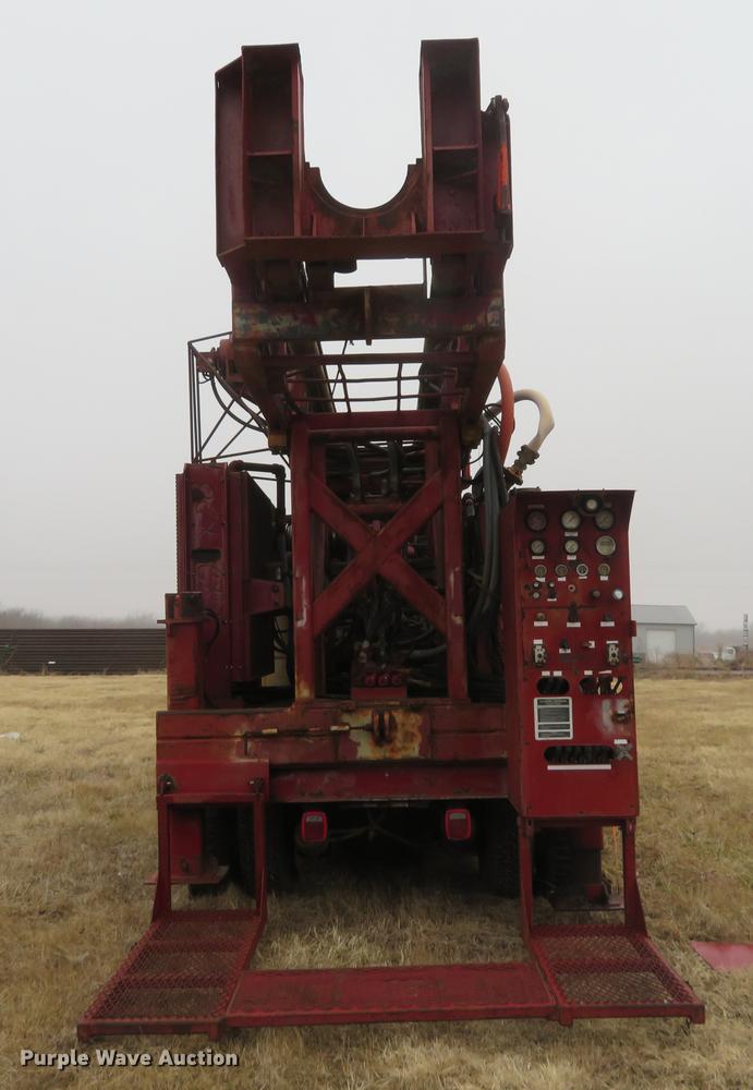 image for item DE8800 1979 International F2574 drilling rig truck