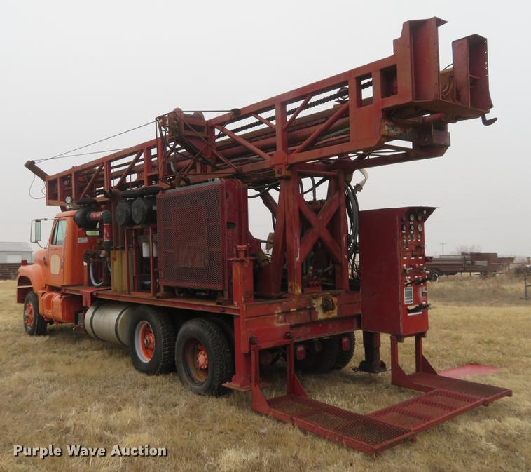 image for item DE8800 1979 International F2574 drilling rig truck