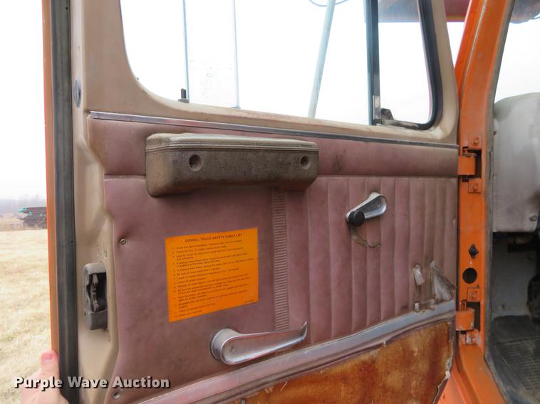 image for item DE8800 1979 International F2574 drilling rig truck