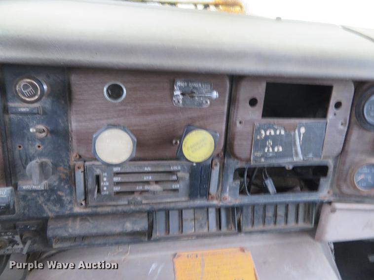 image for item DE8800 1979 International F2574 drilling rig truck